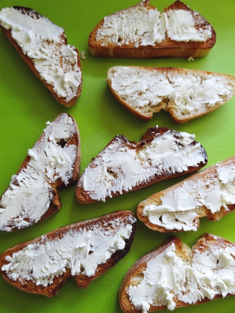 Goat cheese on toasts