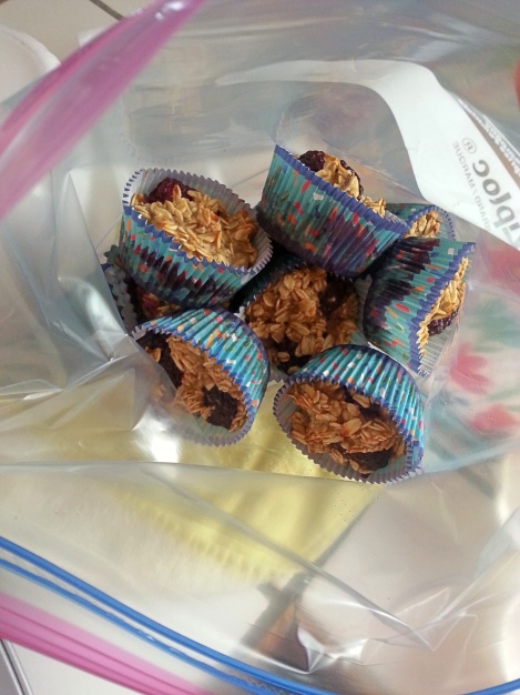 healthy_baked_oatmeal_muffins_2